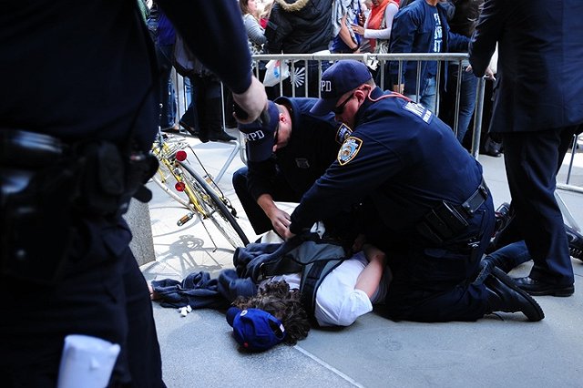 Сноуден назвал борьбу с терроризмом поводом для внедрения массовой слежки