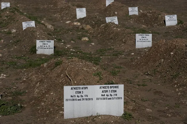 В Екатеринбурге вандалы устроили в подъезде многоэтажки похоронную церемонию