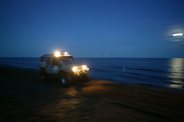 Москвича оштрафовали за блик от фар на обочине