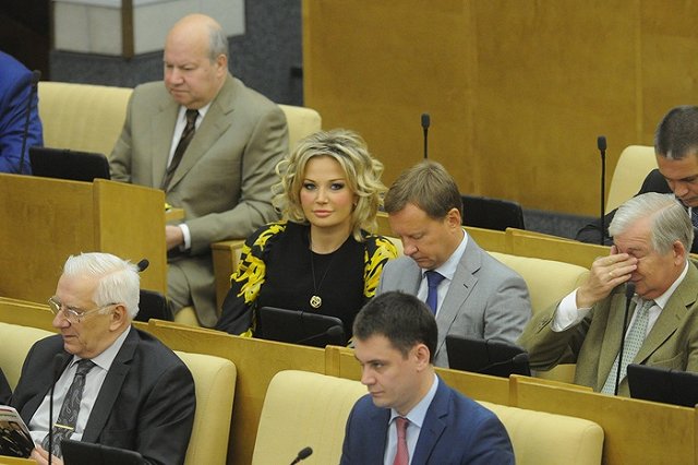 С сайта Мариинского театра удалили посвященную Максаковой страницу