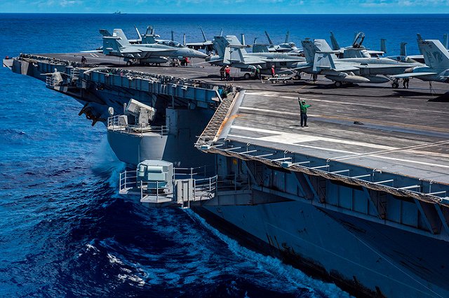 США стягивают корабли и авиацию для атаки сирийской авиабазы
