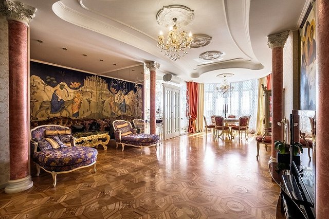 Квартира с фреской «Бегство в Египет» выставлена на продажу в Екатеринбурге