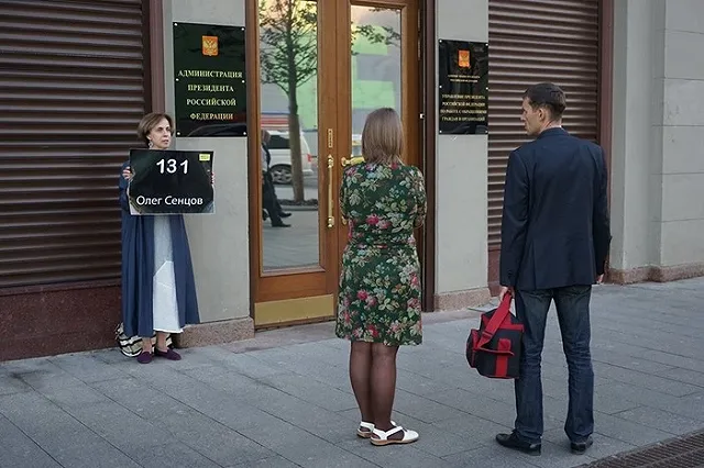 Источник: Сенцов доставлен в Москву в рамках процесса обмена с Украиной