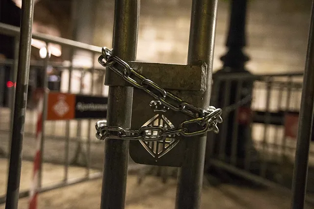 Многодетная мать-затворница подожгла дом и покончила с собой после побега детей