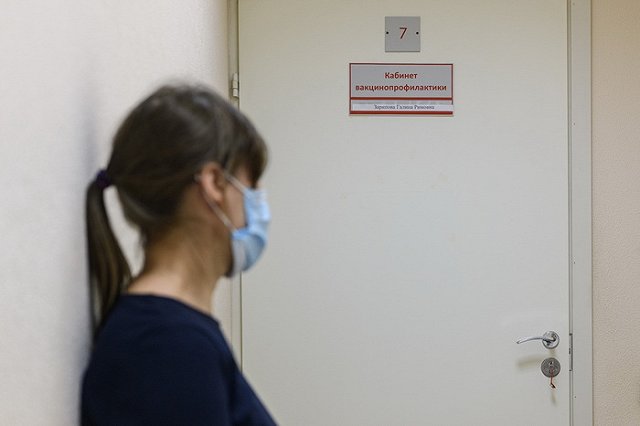 Если будет выше 39 — звоните в скорую: екатеринбуржец рассказал, как перенес прививку от коронавируса