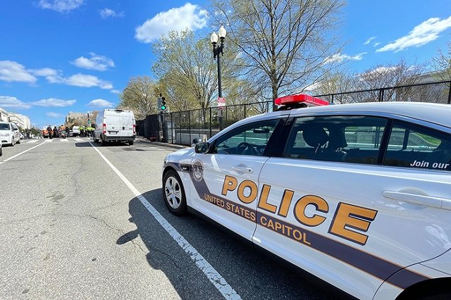 Нападение на Капитолий: таран, ножевая атака, стрельба. Двое погибших