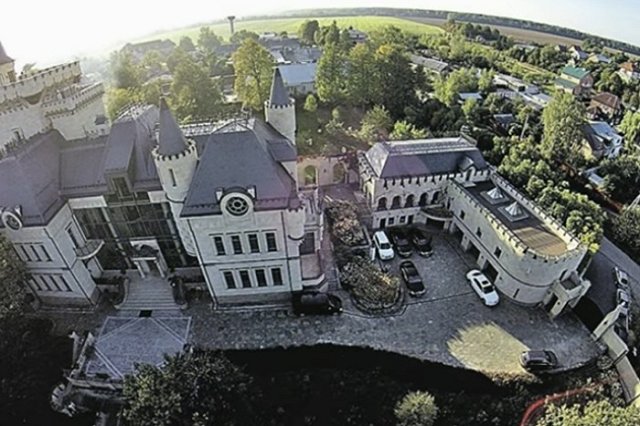 Представитель Пугачевой отказалась комментировать экскурсии в особняке примадонны