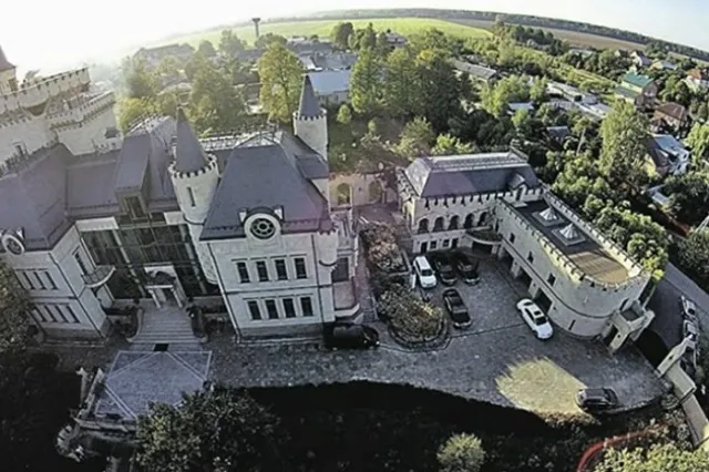 Представитель Пугачевой отказалась комментировать экскурсии в особняке примадонны