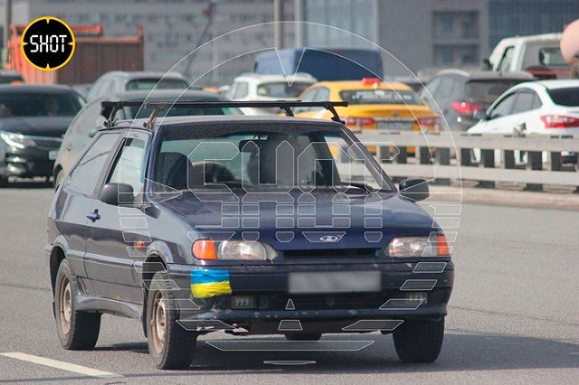 Житель Москвы попал «на карандаш» полиции из-за скотча цветов украинского флага