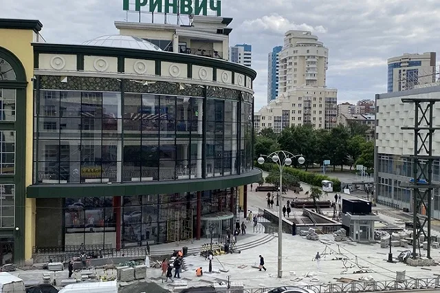 Екатеринбуржцы пожаловались на невыносимый шум из-за дорожных работ около «Гринвича»