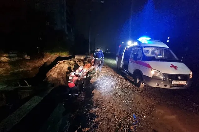 Свердловчанин упал в яму, выкопанную коммунальщиками