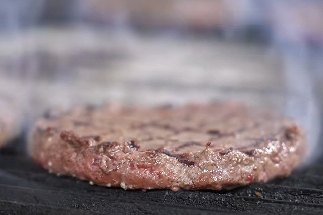 В Екатеринбурге будут судить мужчину, напавшего с ножницами на сотрудников бургерной