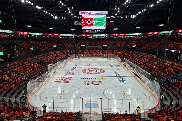 Екатеринбуржцы несколько часов безуспешно пытались купить билеты на игру «Автомобилиста»