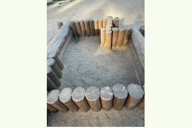 В районной администрации Екатеринбурга заявили, что у них нет средств на закупу песка для песочниц