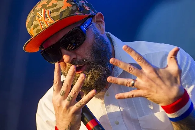 Лидер группы Limp Bizkit получил iPhone 6s с портретом Путина