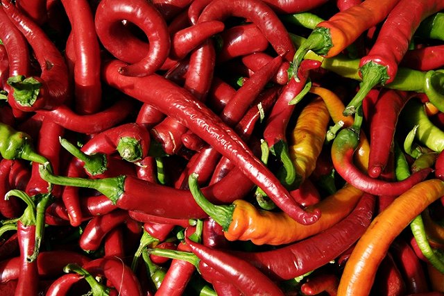 Блогер принял ванну с острым соусом и получил ожоги