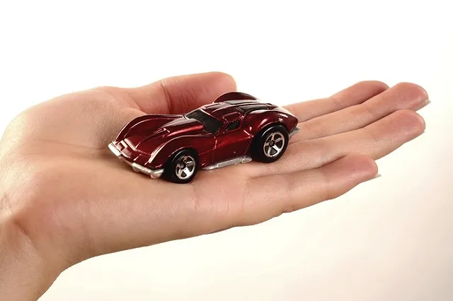 Таможенники подарили контрафактные машинки детям, оставшимся без родителей