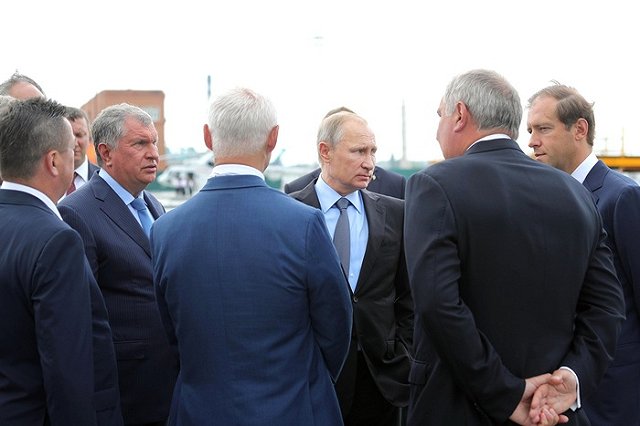 Открытость суда над Улюкаевым объяснили желанием элиты ослабить Сечина