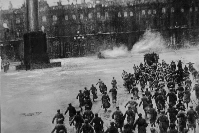 Константин Сивков: Запад готовит насильственную смену власти в России