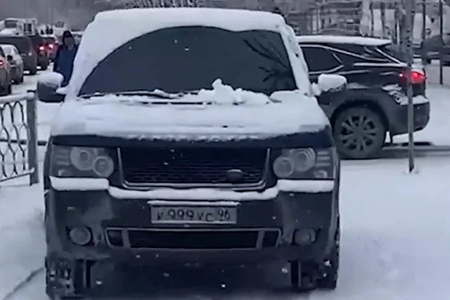 Екатеринбуржцы обозлились на автохама с Range Rover