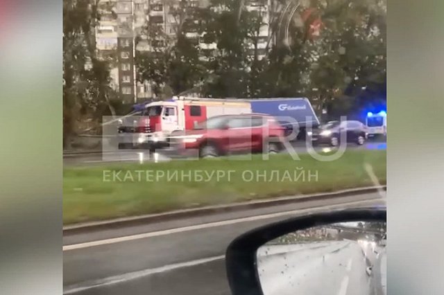 В Екатеринбурге столкнулись две фуры, груженые мукой и мясом