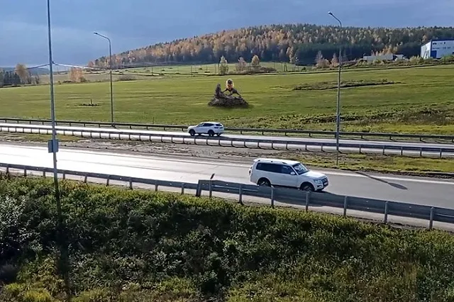 Стало известно, где теперь установят статую гигантского льва с золотыми гениталиями