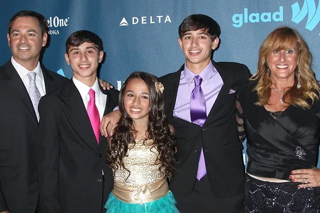 Лицом Johnson&amp;Johnson стал 14-летний трансгендер