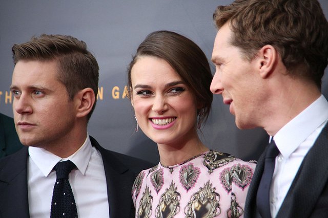 Daily Mail: в Тюмени живут двойники Киры Найтли и Хью Лори