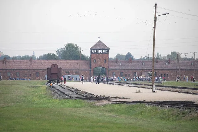 Клуб Абрамовича предложил отправлять фанатов-расистов в Освенцим