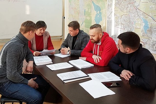 Депутаты гордумы от КПРФ отказываются поднимать зарплату Высокинскому