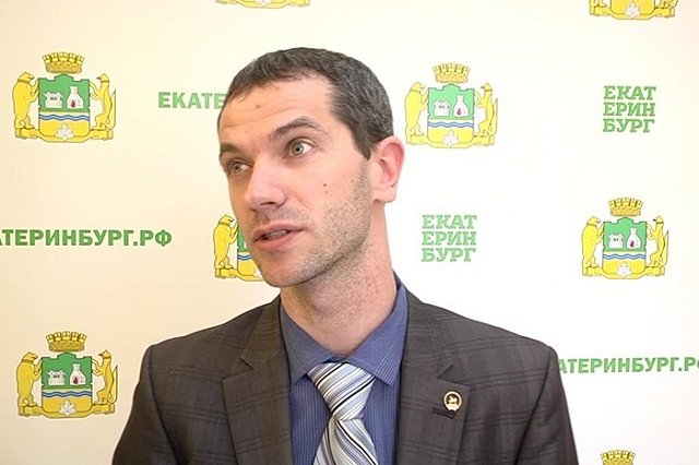 Администрация Екатеринбурга решила не отменять 011-й маршрут