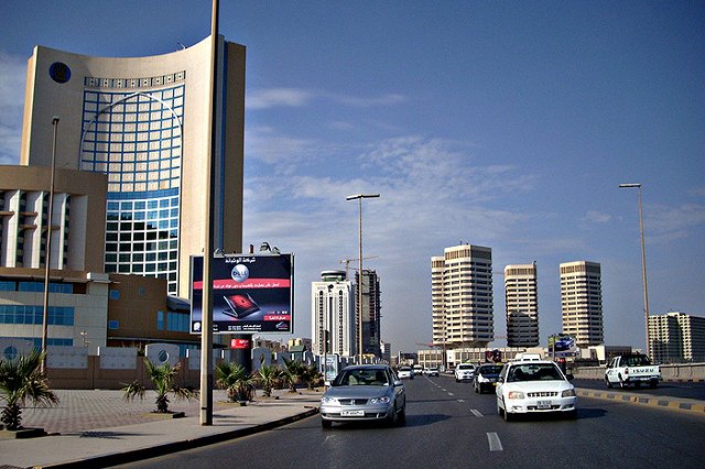 Сводки из Ливии: армия Хафтара бомбила Триполи, есть жертвы, военные США бежали