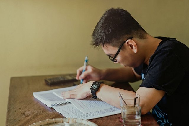 Путин призвал не допустить, чтобы родители забирали детей из школ из-за мигрантов