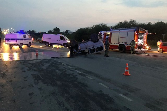 В Ирбите злостный нарушитель, скрываясь от экипажа ДПС, совершил аварию