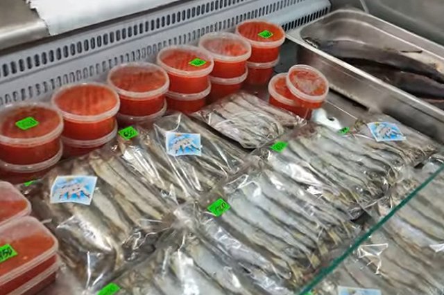 Свердловчанка лишилась 150 тысяч рублей при покупке красной икры в Интернете