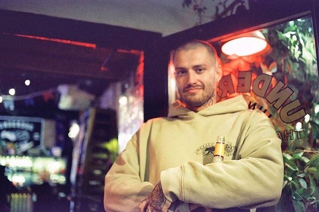 Посетителей московского бара, подозреваемого в сборе донатов для ВСУ, заставили петь «Любэ»