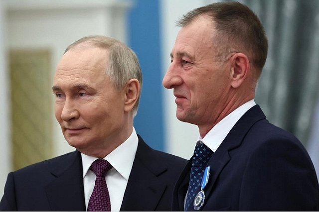 «Орден Почета». Путин наградил водителя-испытателя Уралвагонзавода, ремонтирующего танки для СВО