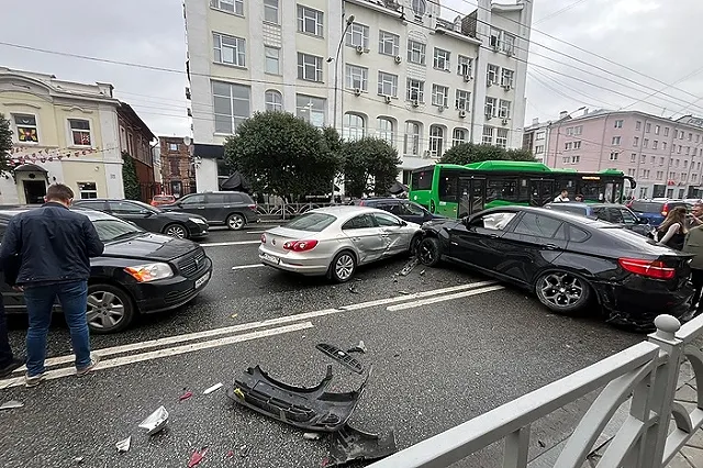 Массовая авария на Малышева попала на видео: неожиданная развязка