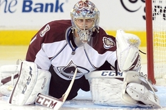 Варламов пропустил пять шайб в матче НХЛ