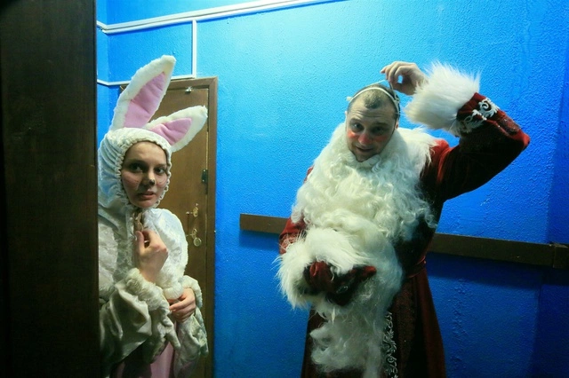 Медведев попросил чиновников устраивать корпоративы за свой счет