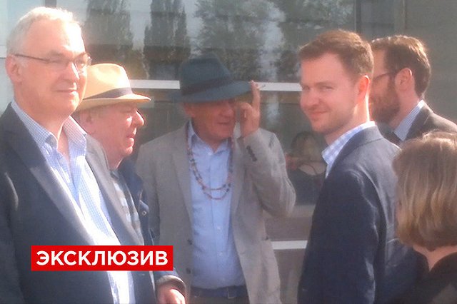 Уральский правозащитник нажаловался начальнику ГУ МВД на курившего Гендальфа