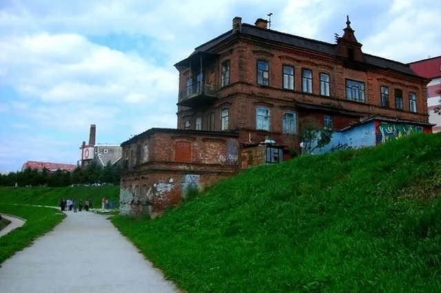 Из-за «Косого дома» почти на две недели закроют улицу Горького