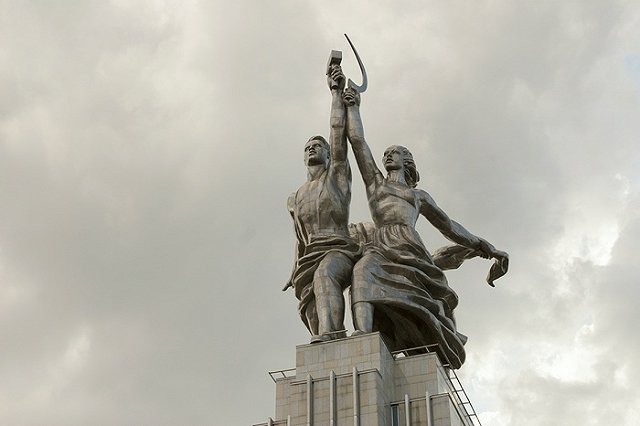 В Каменске-Уральском актеры и гримеры реконструируют фотографии военных лет