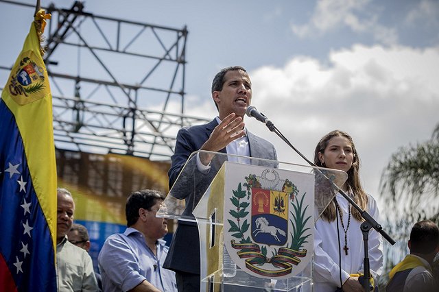 Семь стран ЕС признали Гуайдо временным президентом Венесуэлы, против Италия