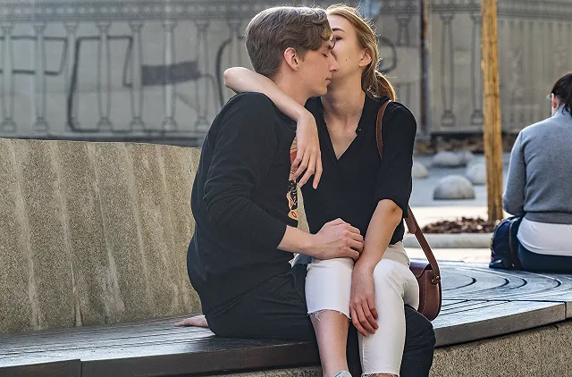 Глава Росмолодежи допустил снижение возраста совершеннолетия