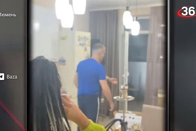 В Тюмени разъяренный жилец «десантировался» на балкон к шумевшим посреди ночи соседям