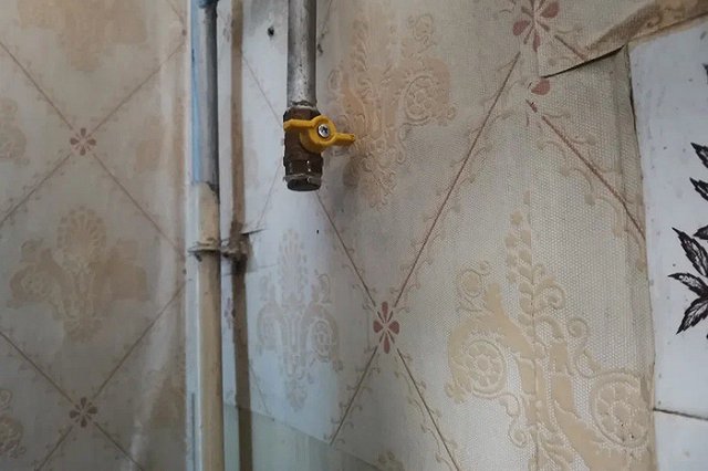 В Екатеринбурге житель дома в переулке Чаадаева с мая держал соседей без газа