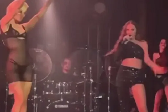 В Екатеринбурге отменили концерт Анны Asti из-за «голой» вечеринки