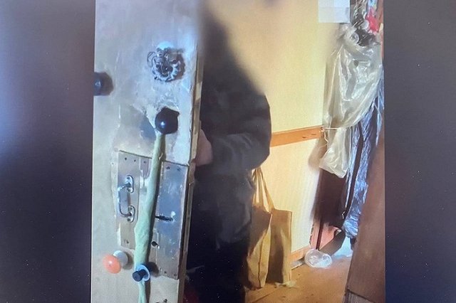 В Екатеринбурге мужчина превратил жизнь соседей в ад