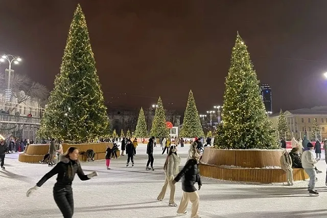 На площади 1905 года закрылся главный городской каток